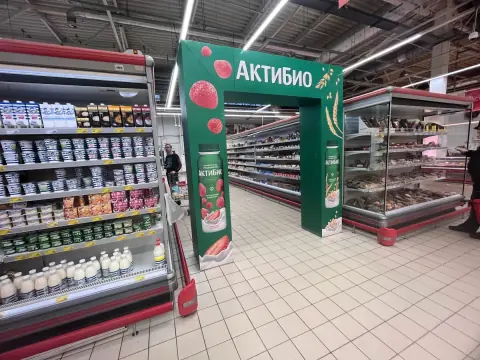 Брендированная арка «АктиБио» в торговом зале